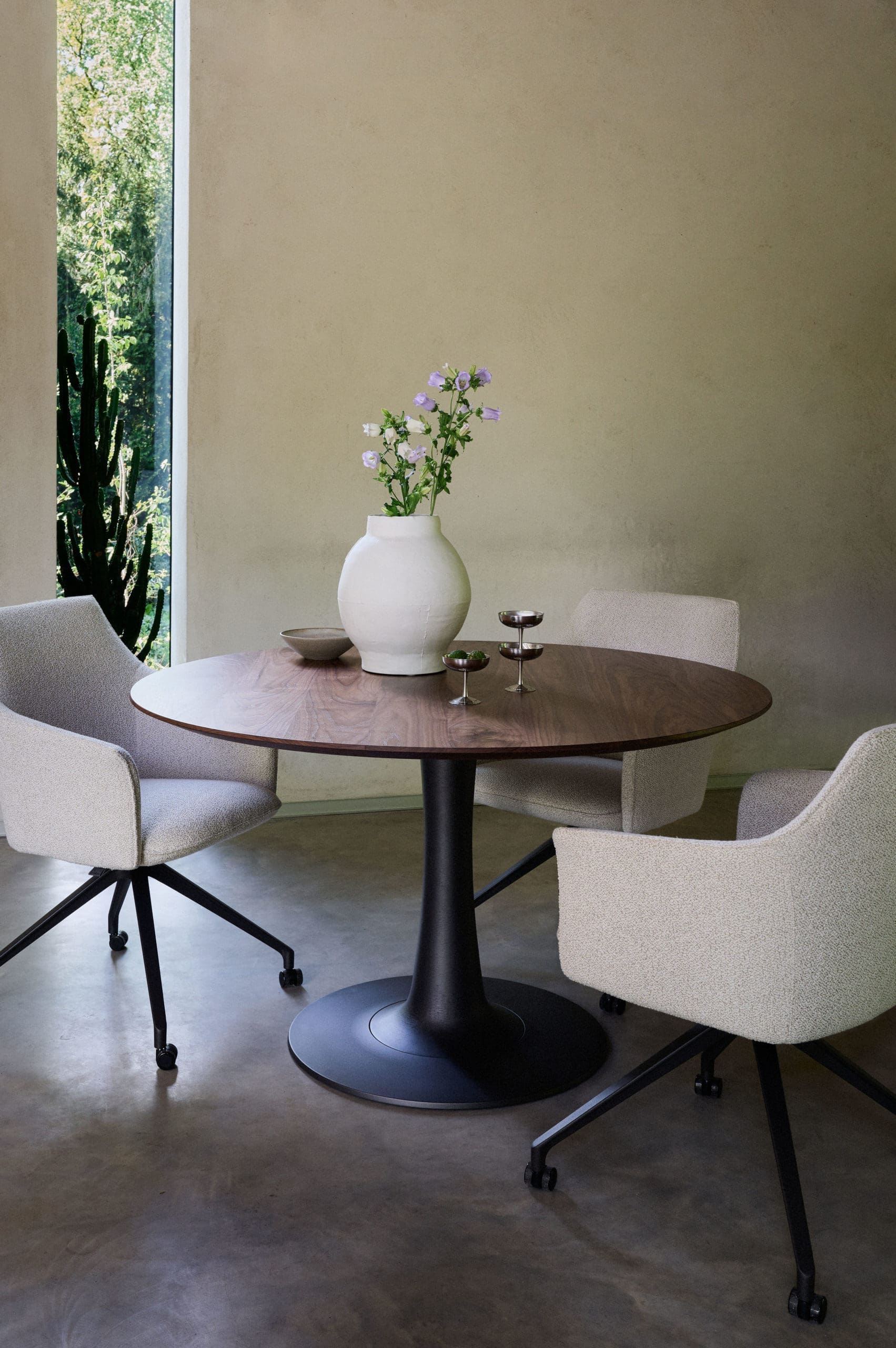 LEOLUX: Table Columna